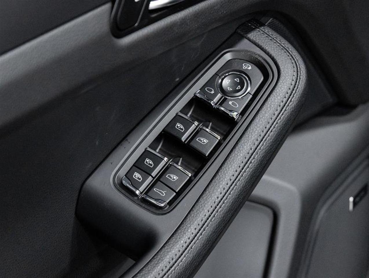 2026 Porsche Macan  Photo