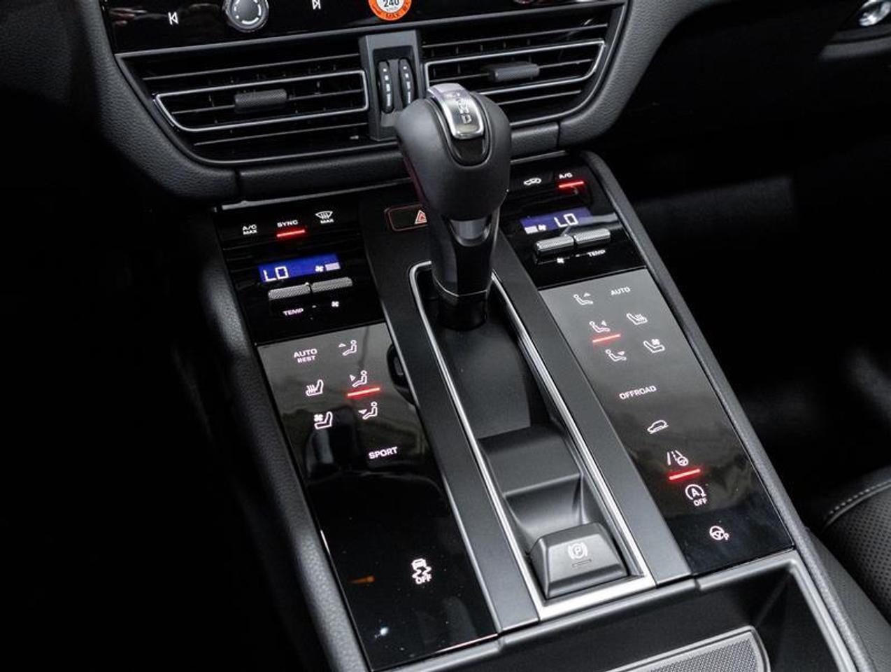 2026 Porsche Macan  Photo