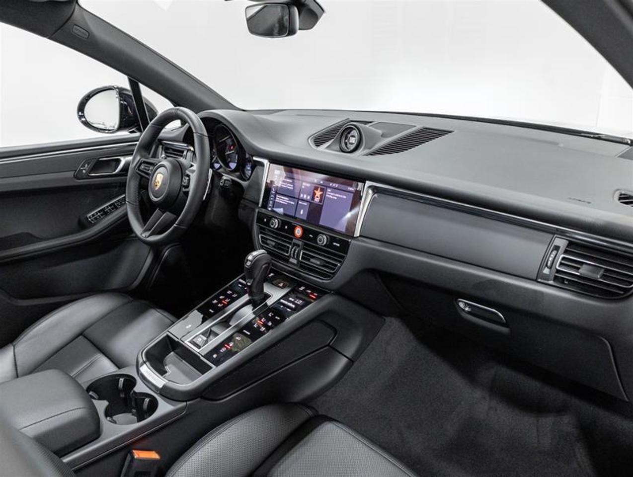 2026 Porsche Macan  Photo