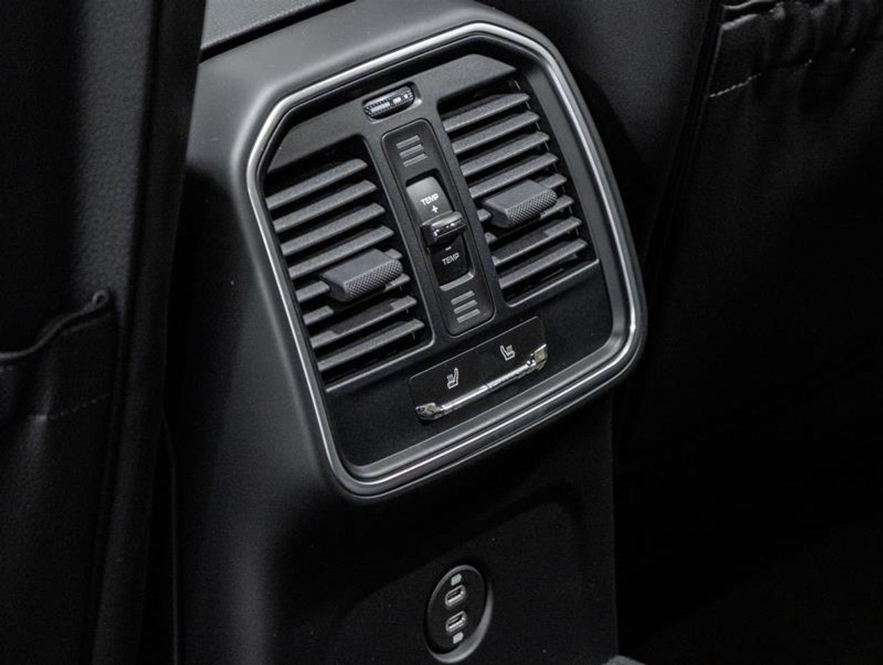 2026 Porsche Macan  Photo