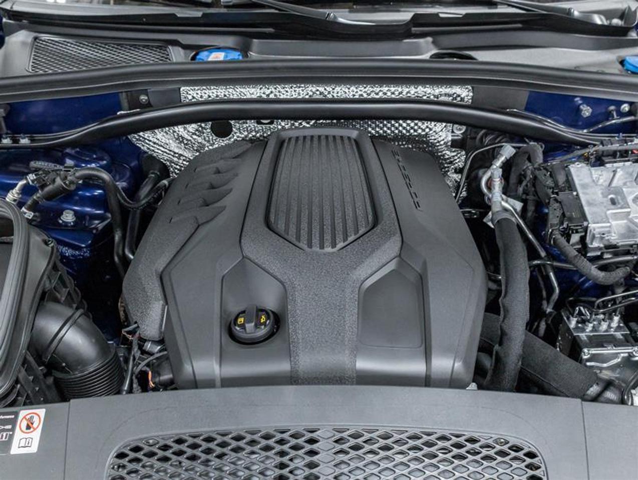 2026 Porsche Macan  Photo2