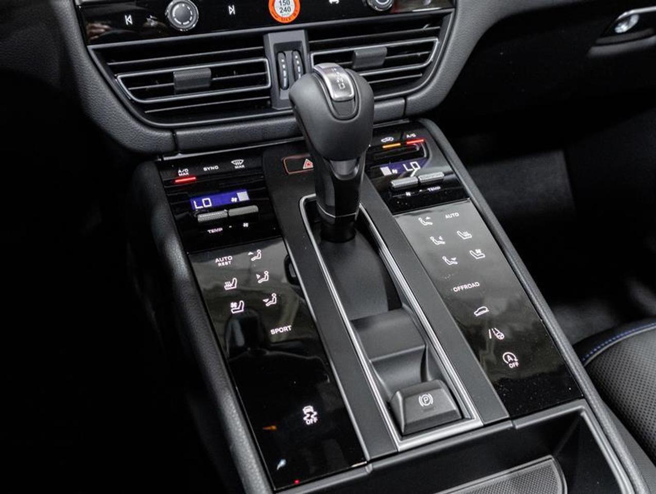 2026 Porsche Macan  Photo
