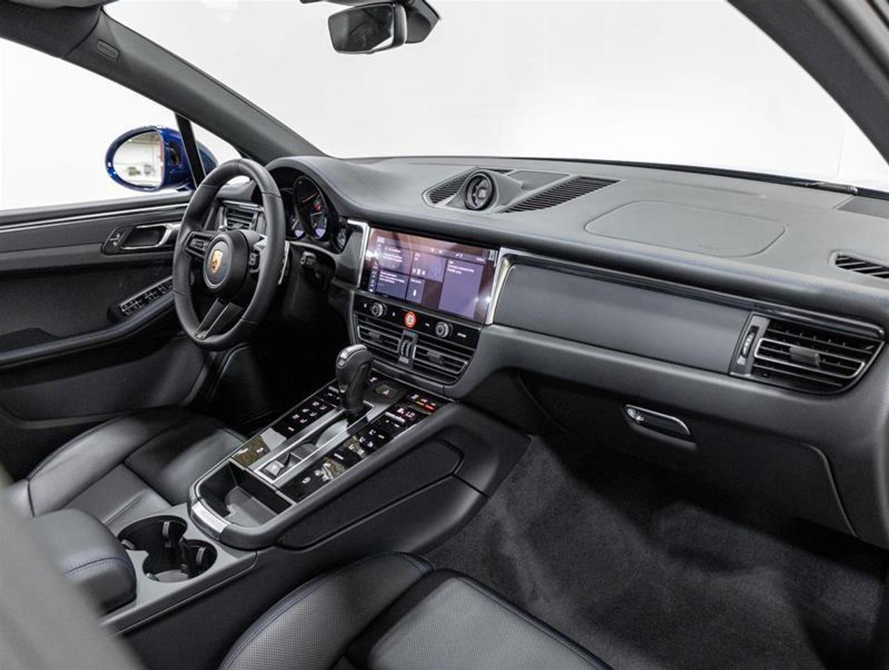 2026 Porsche Macan  Photo