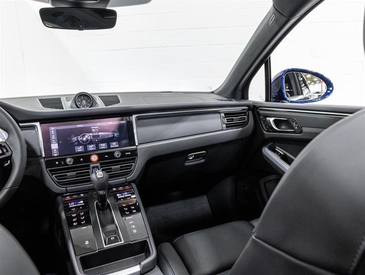 2026 Porsche Macan  Photo