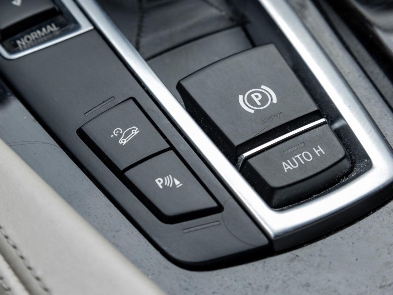 2011 BMW 550 i xDrive 4dr All-wheel Drive Sedan Photo