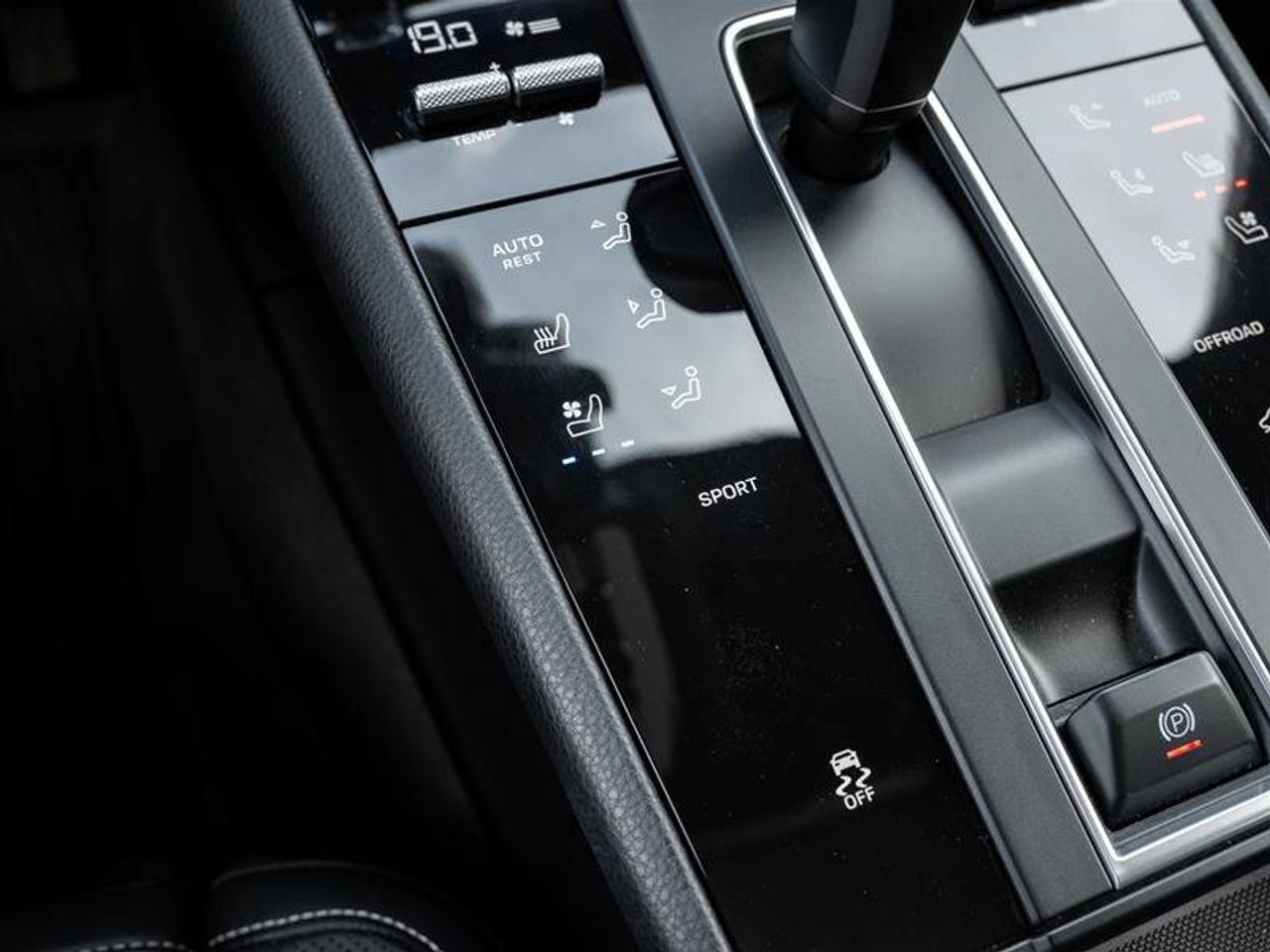 2023 Porsche Macan AWD Premium Package Plus 20 Macan S Wheels in Vesu Photo