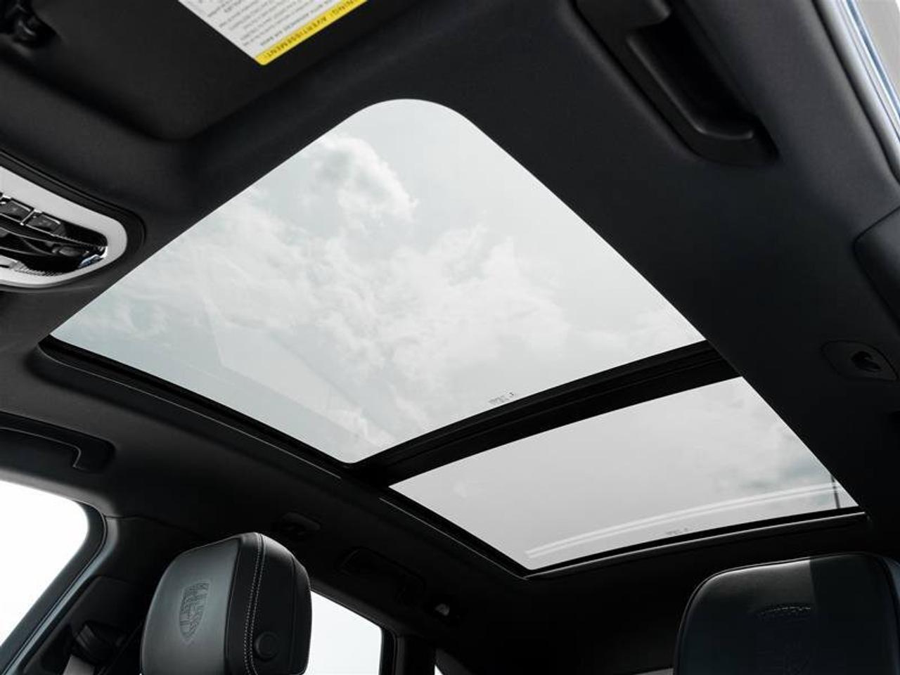 2023 Porsche Macan AWD Premium Package Plus 20 Macan S Wheels in Vesu Photo