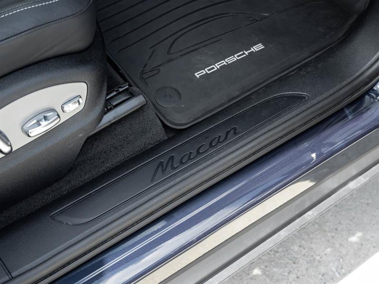 2023 Porsche Macan AWD Premium Package Plus 20 Macan S Wheels in Vesu Photo