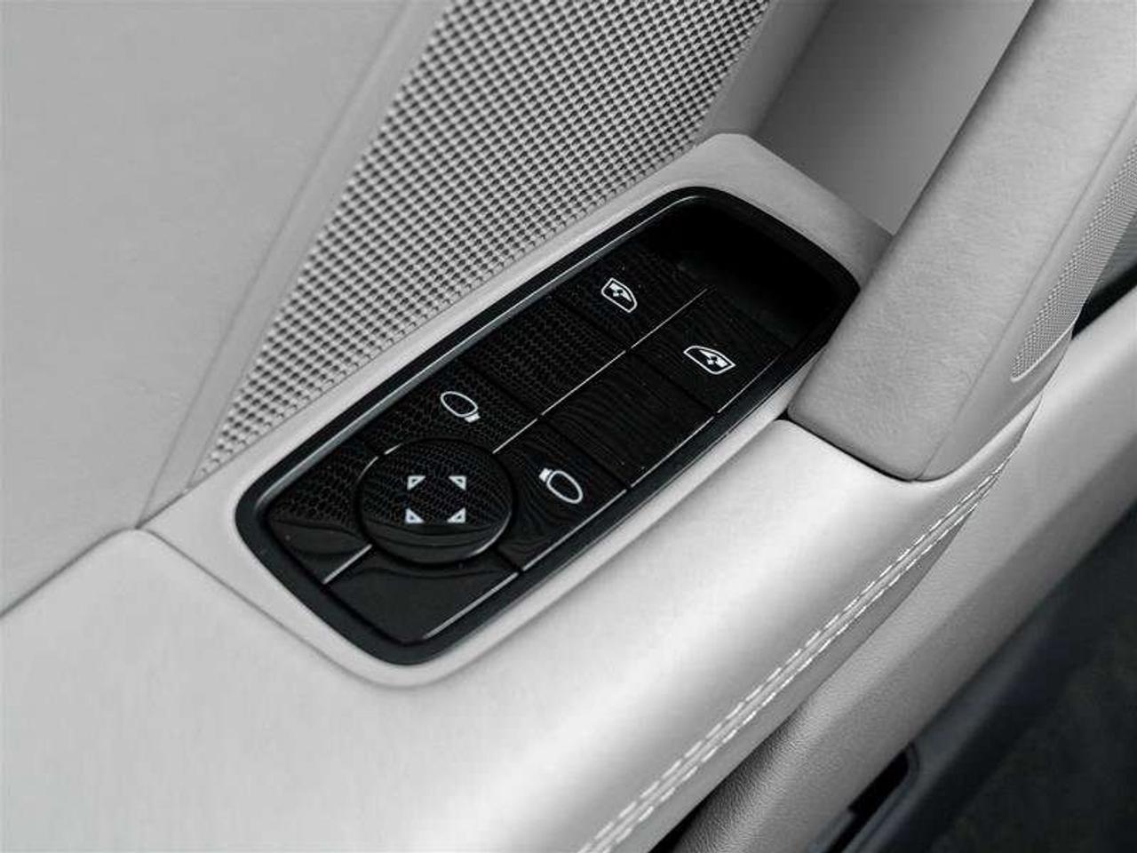 2020 Porsche 911 Carrera S Coupe Sport Exhaust System incl. Tailpipes in Silver BOSE® Surround Sound System Door-Sill Photo