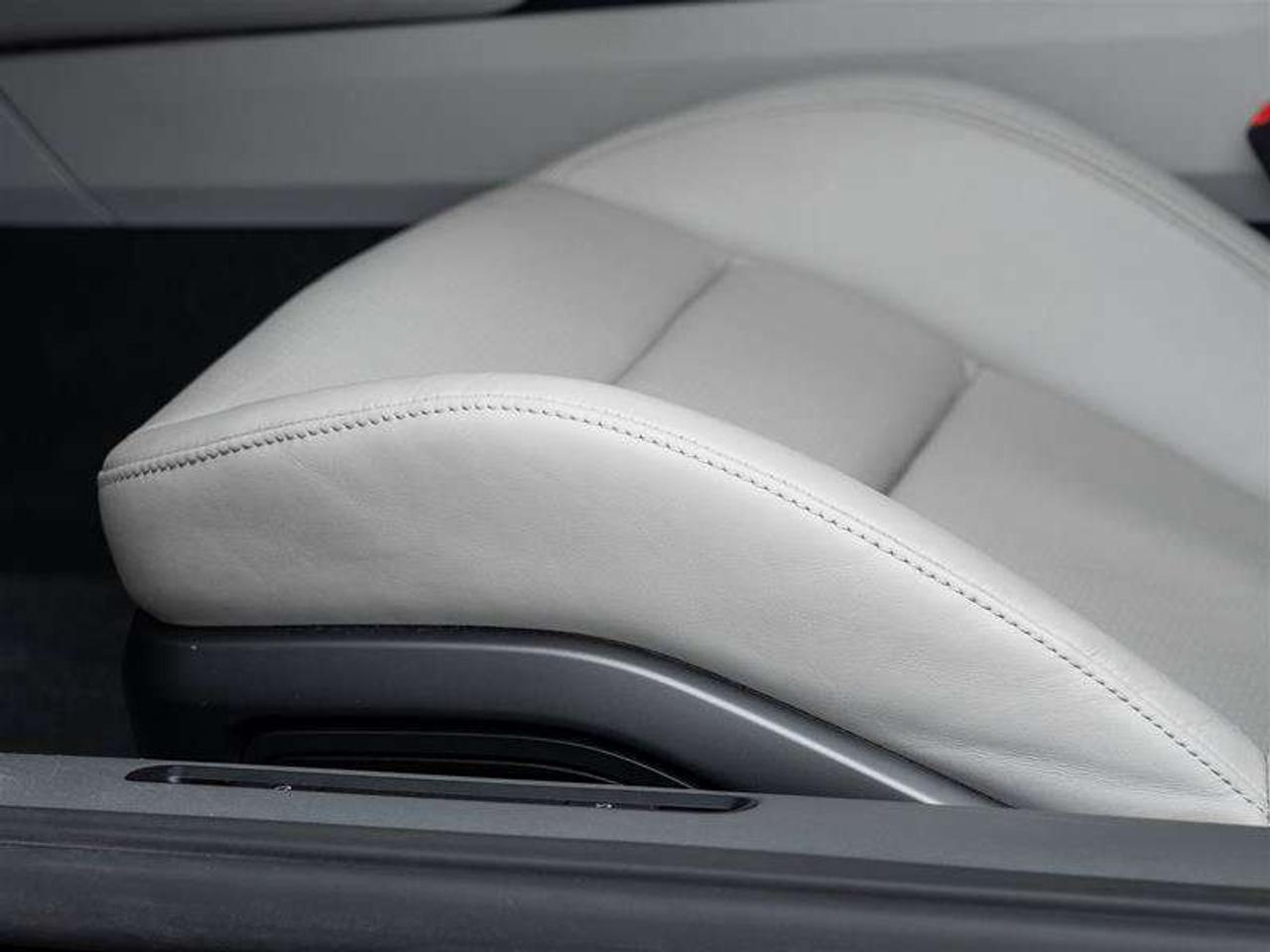 2020 Porsche 911 Carrera S Coupe Sport Exhaust System incl. Tailpipes in Silver BOSE® Surround Sound System Door-Sill Photo