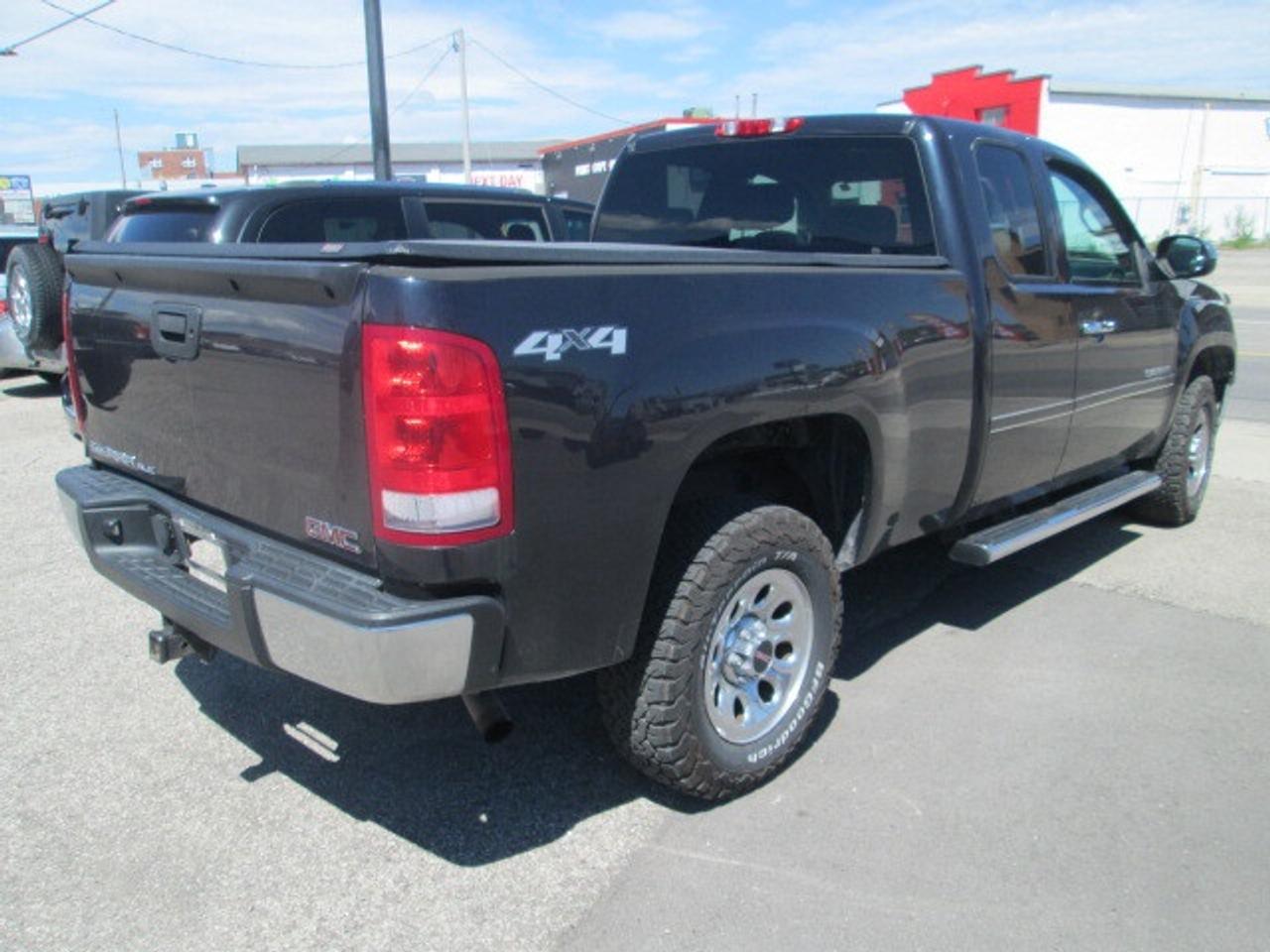 2013 GMC Sierra 1500 4WD Ext Cab 143.5  SLE, Side Steps, Cover, Liner Photo