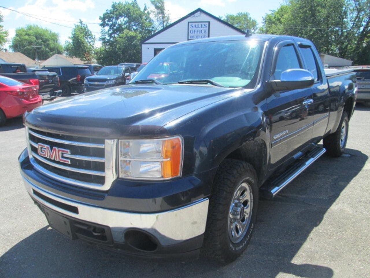 2013 GMC Sierra 1500 4WD Ext Cab 143.5  SLE, Side Steps, Cover, Liner Photo0