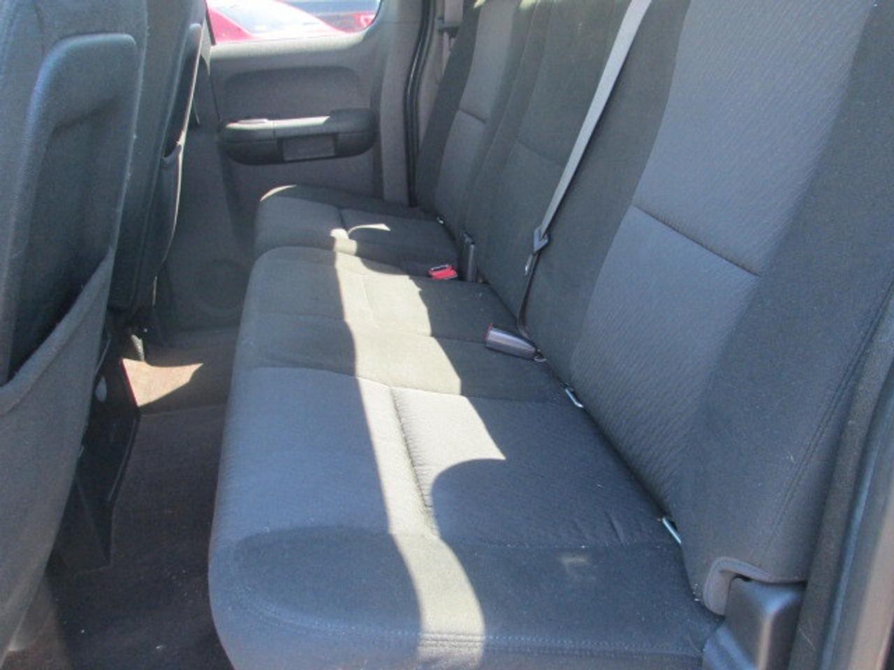 2013 GMC Sierra 1500 4WD Ext Cab 143.5  SLE, Side Steps, Cover, Liner Photo