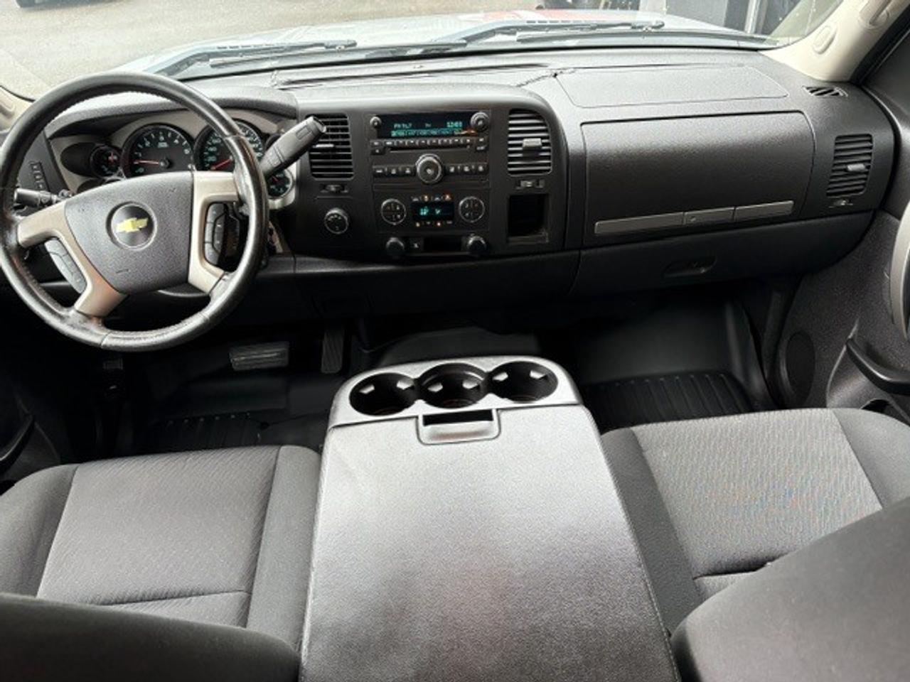 2011 Chevrolet Silverado 1500 4WD Crew Cab LT, SUPER CONDITION, ICE COLD A/C!! Photo4