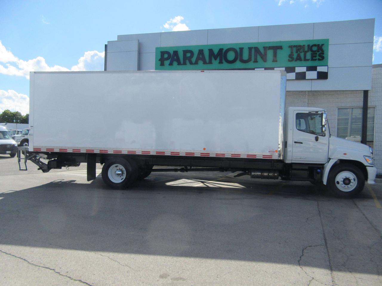 2023 Hino L7 CUMMINS 26FT BOX LARGE POWER LIFT/ROLLOUT RAMP Photo5