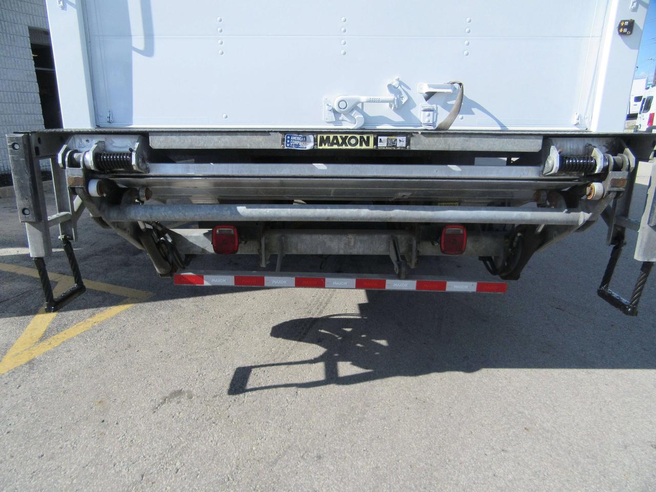 2023 Hino L7 CUMMINS 26FT BOX LARGE POWER LIFT/ROLLOUT RAMP Photo4