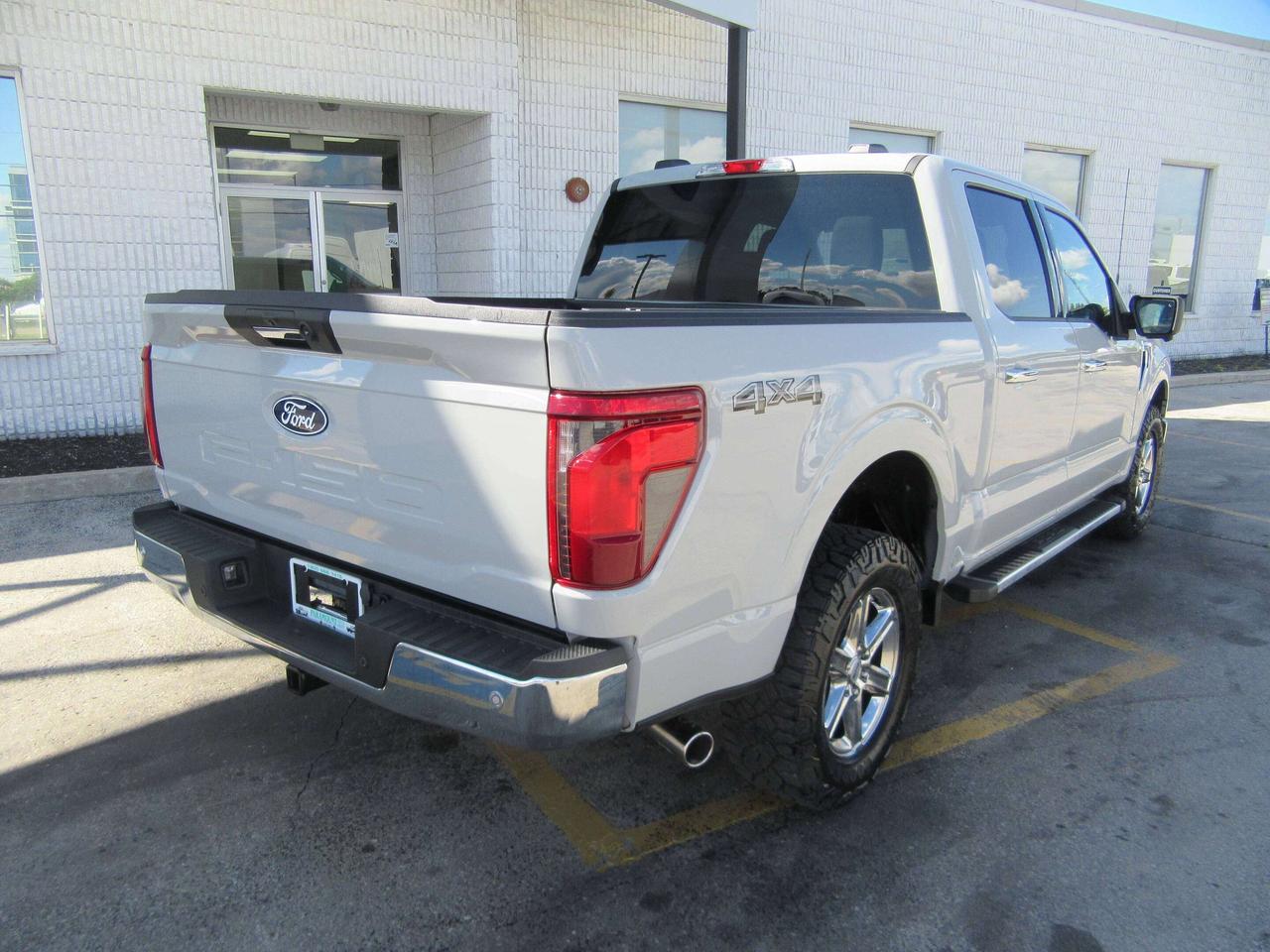 2024 Ford F-150 CREW CAB 4X4 XLT 5.5FT BOX Photo2