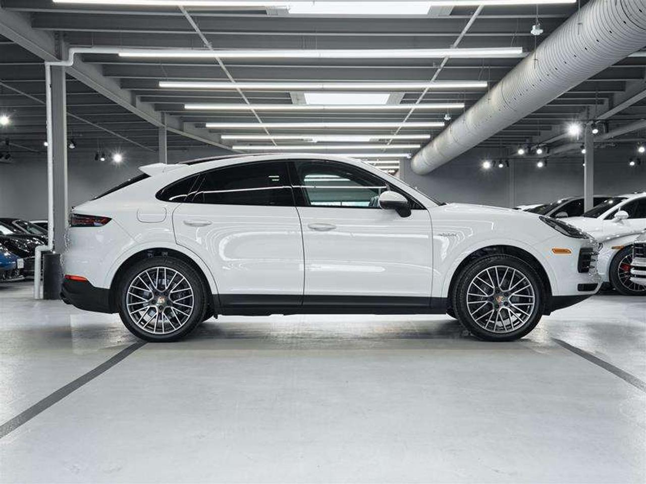 2023 Porsche Cayenne e-Hybrid Coupe Photo