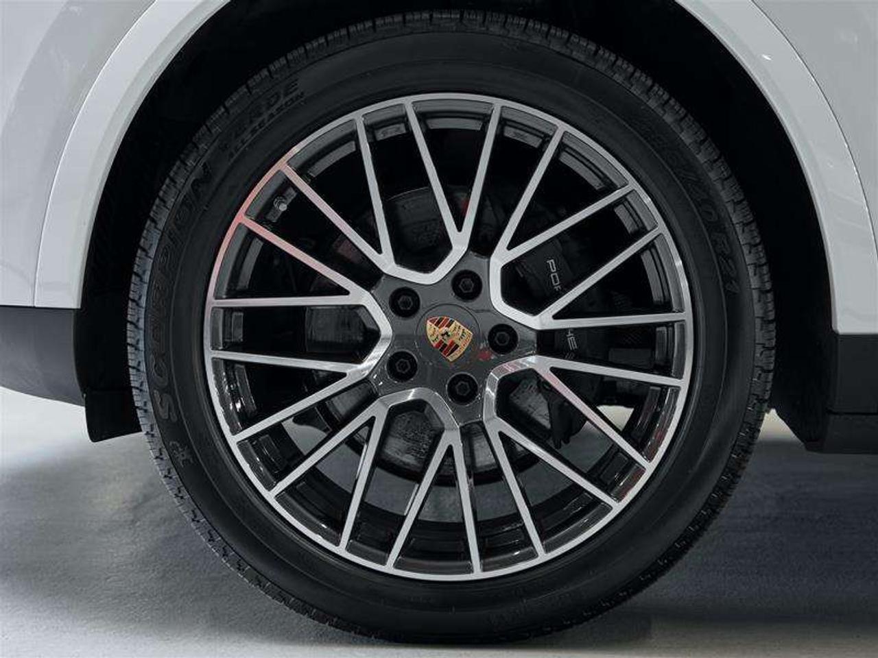 2023 Porsche Cayenne e-Hybrid Coupe Photo
