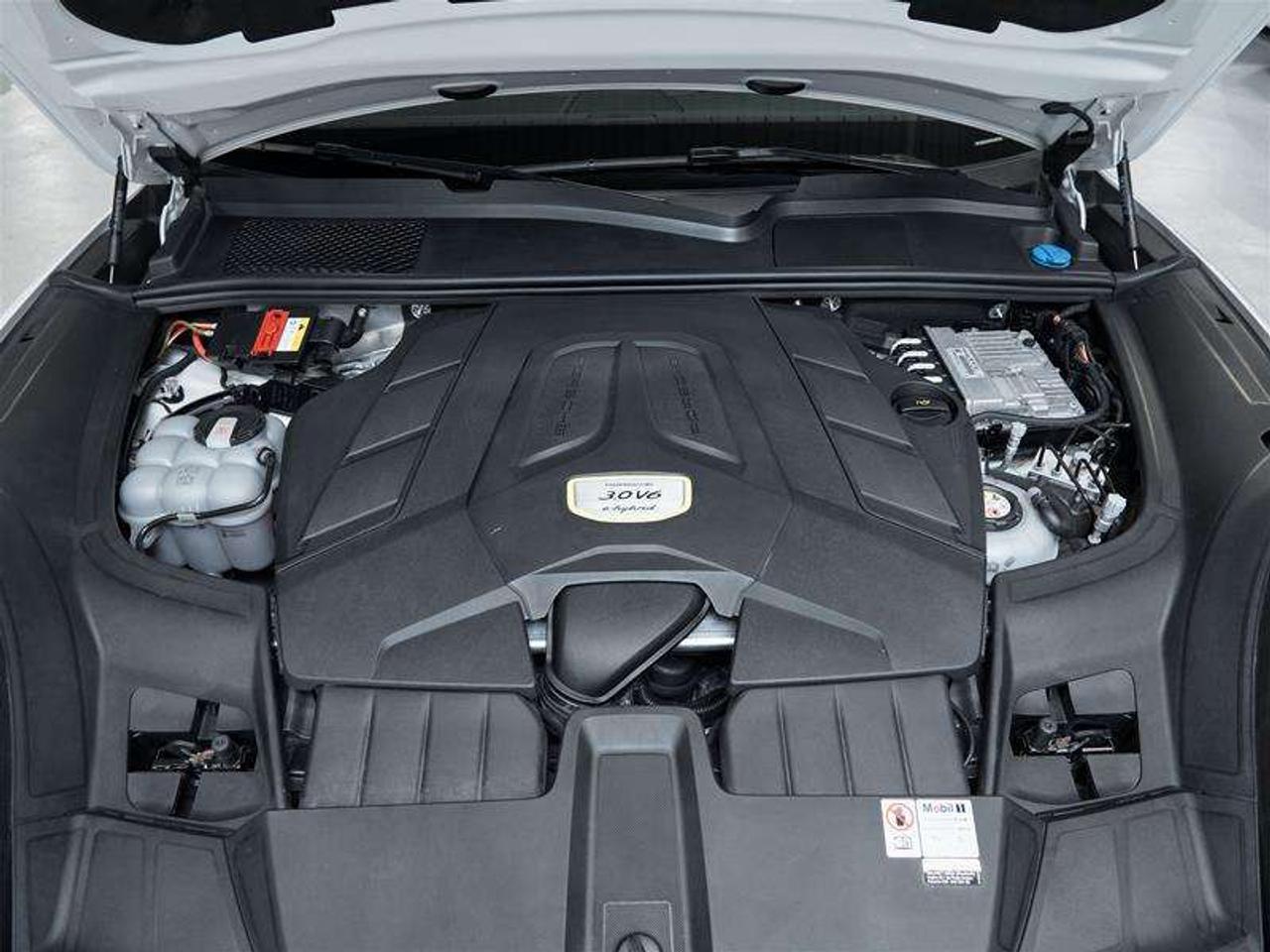 2023 Porsche Cayenne e-Hybrid Coupe Photo