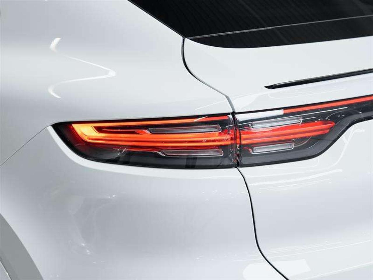 2023 Porsche Cayenne e-Hybrid Coupe Photo