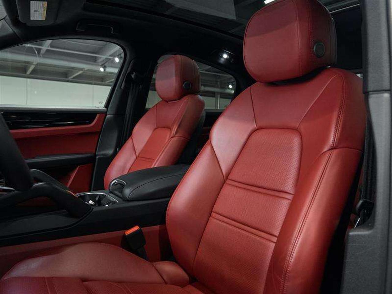 2023 Porsche Cayenne e-Hybrid Coupe Photo