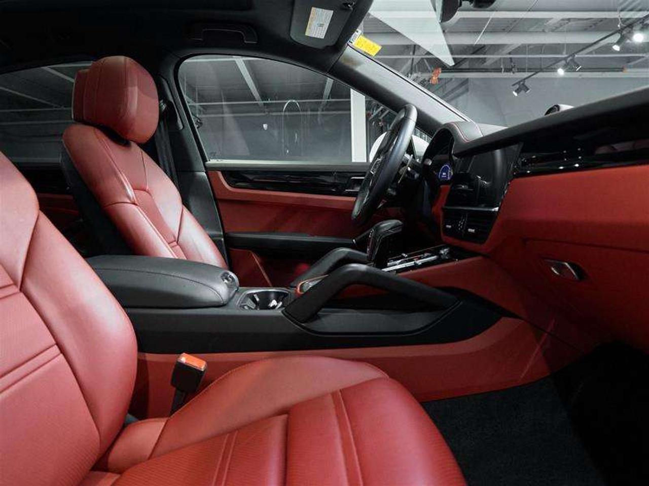 2023 Porsche Cayenne e-Hybrid Coupe Photo