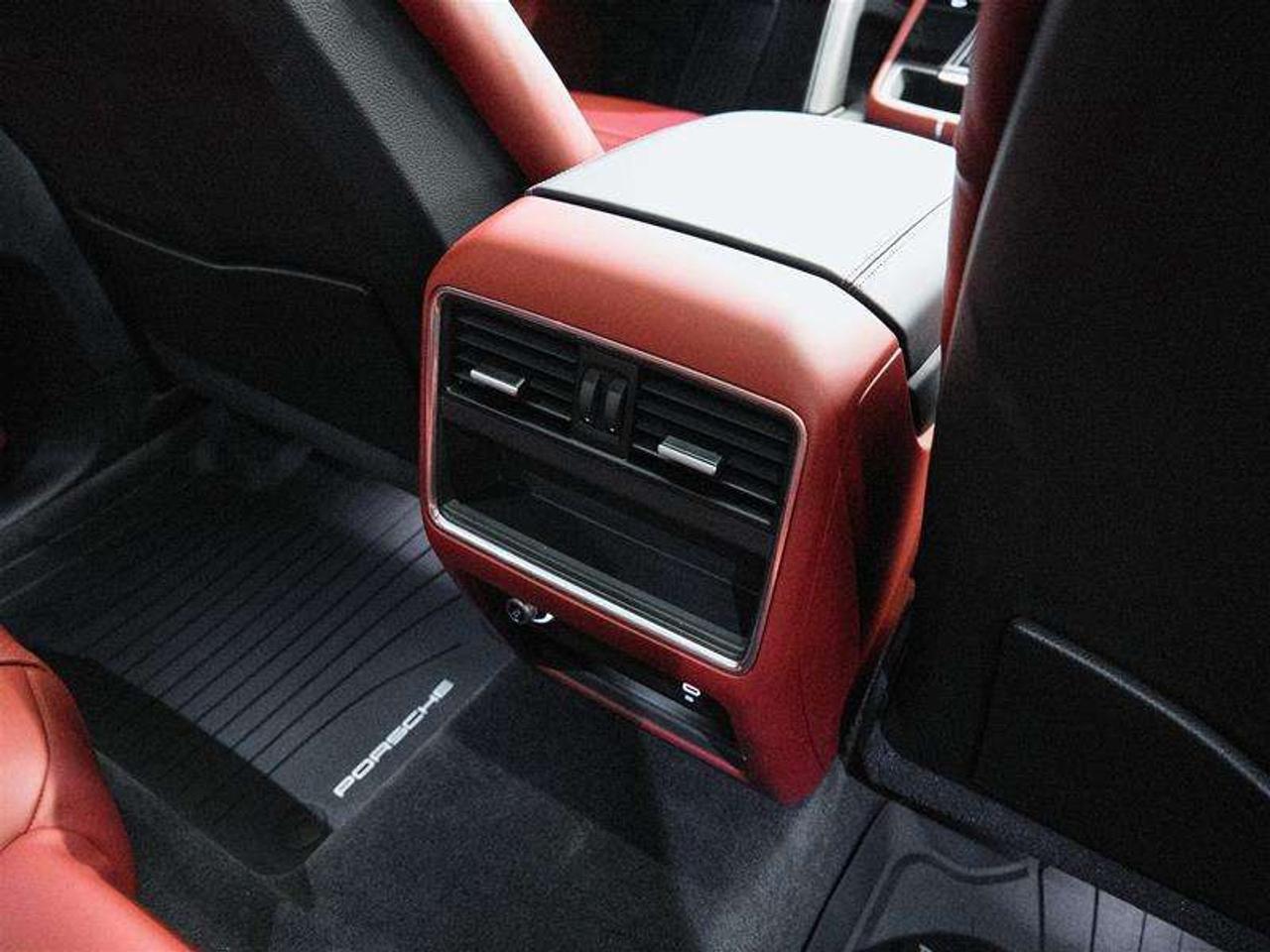 2023 Porsche Cayenne e-Hybrid Coupe Photo
