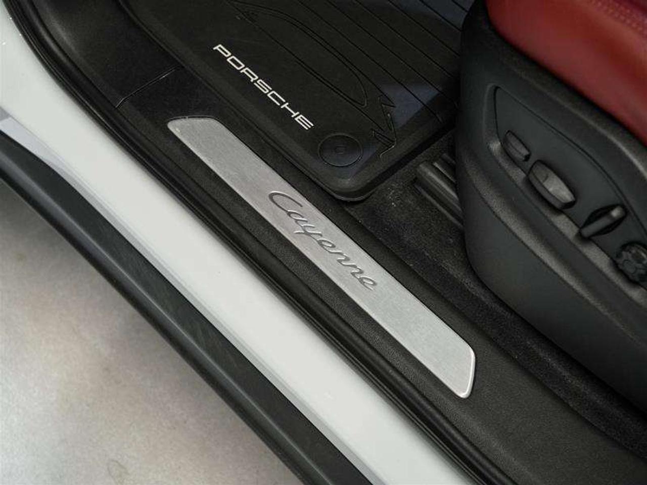 2023 Porsche Cayenne e-Hybrid Coupe Photo
