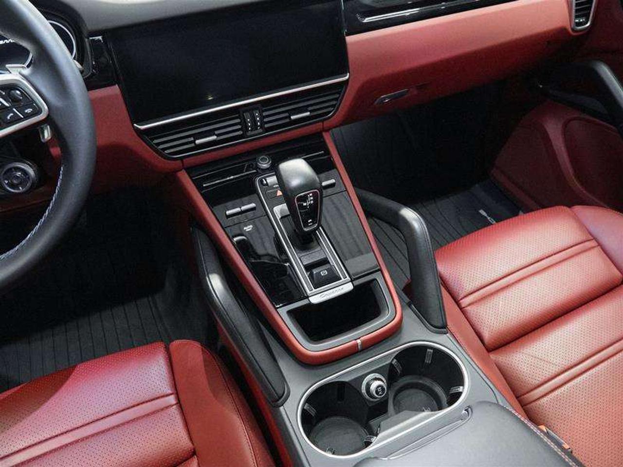 2023 Porsche Cayenne e-Hybrid Coupe Photo
