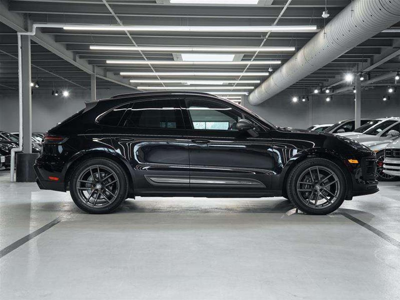 2026 Porsche Macan T AWD Photo4