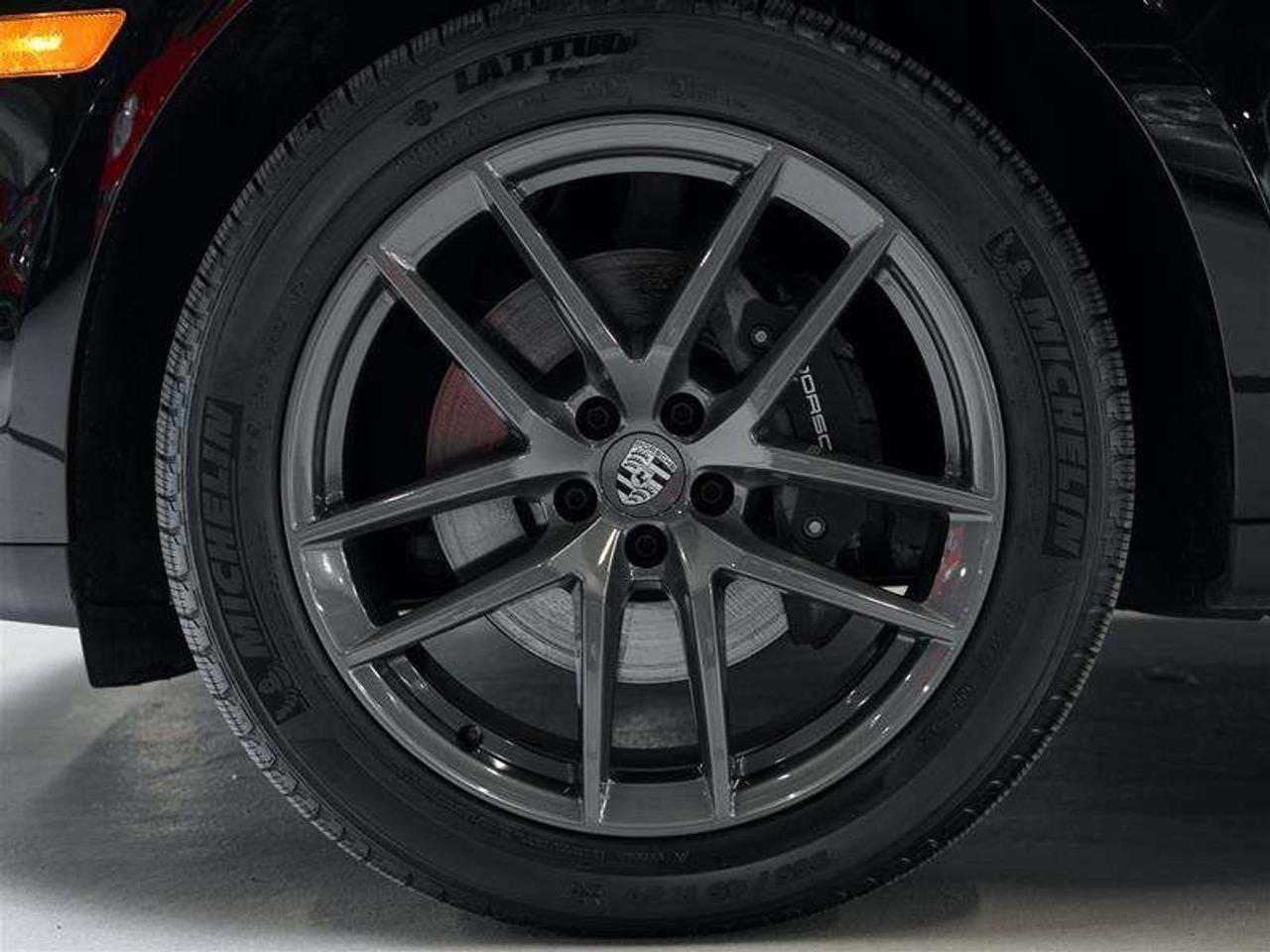 2026 Porsche Macan T AWD Photo