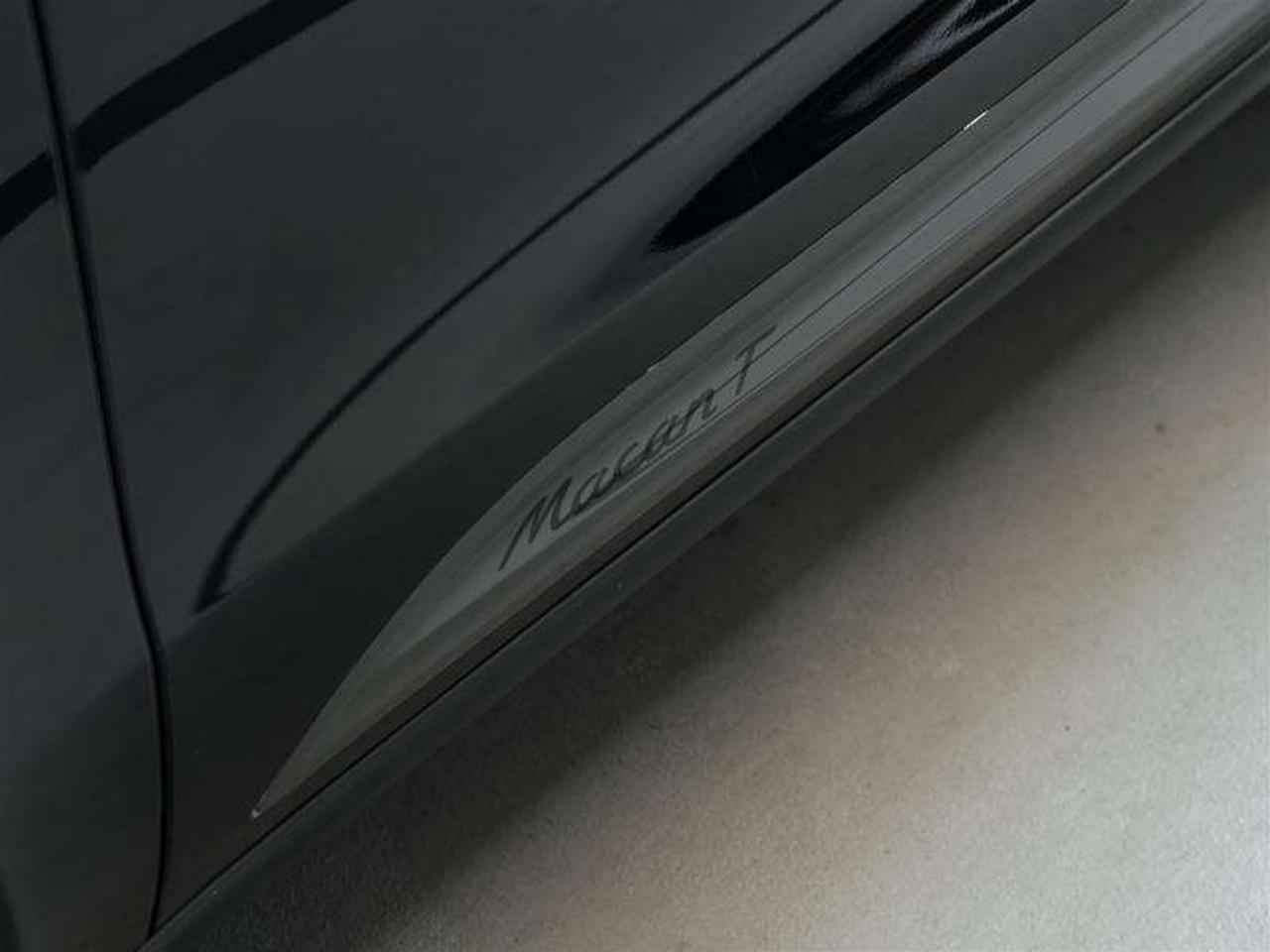 2026 Porsche Macan T AWD Photo