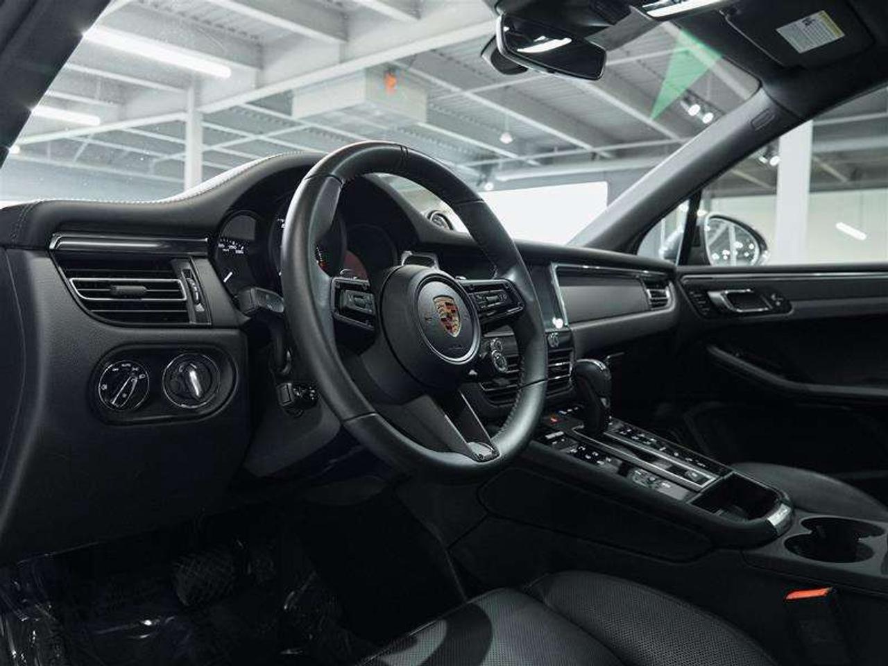 2026 Porsche Macan T AWD Photo