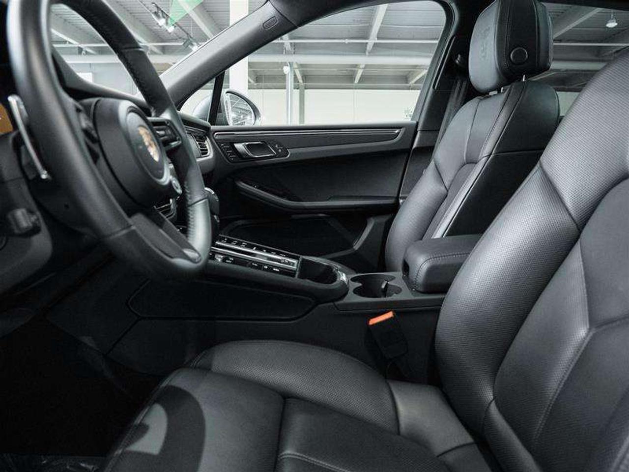 2026 Porsche Macan T AWD Photo
