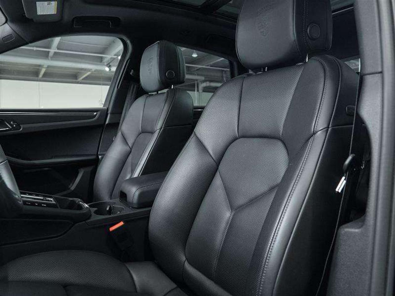 2026 Porsche Macan T AWD Photo