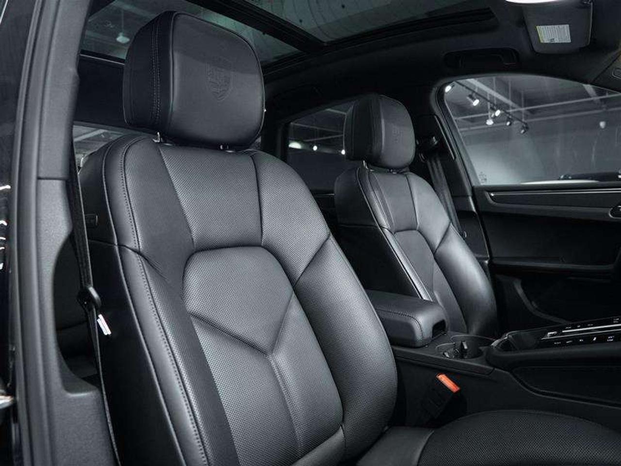 2026 Porsche Macan T AWD Photo