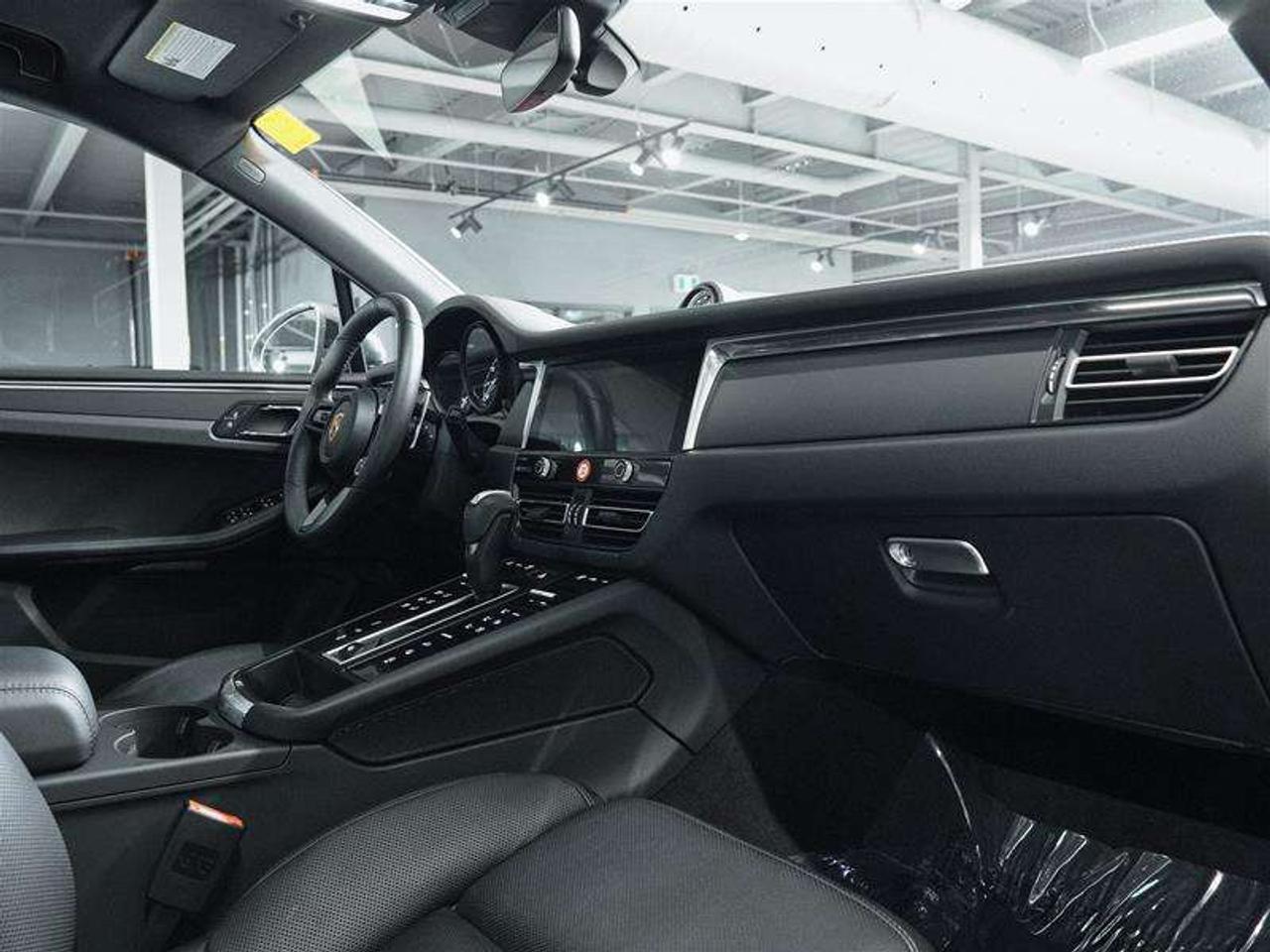 2026 Porsche Macan T AWD Photo