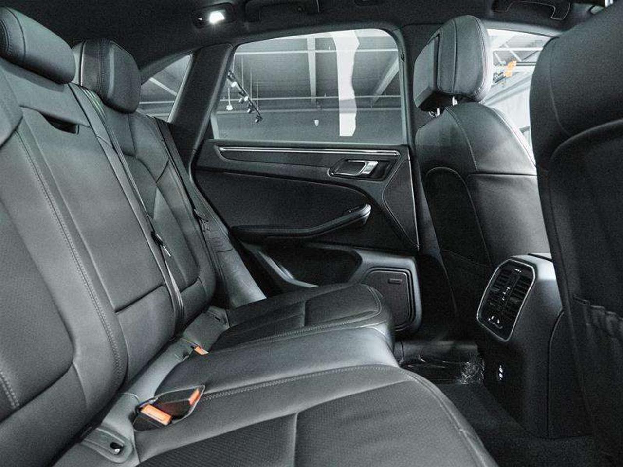 2026 Porsche Macan T AWD Photo