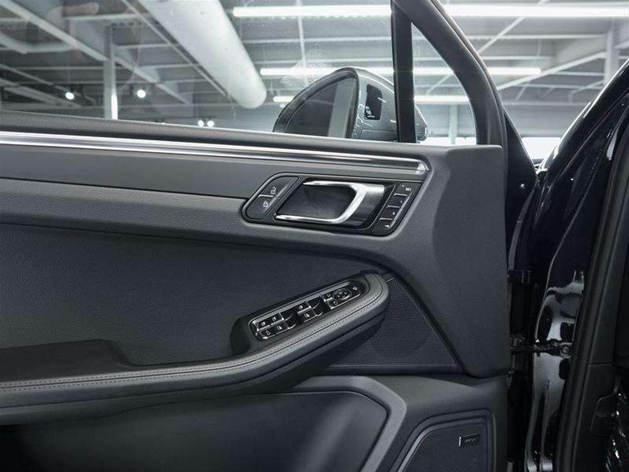 2026 Porsche Macan T AWD Photo
