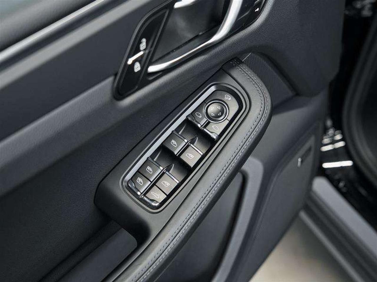 2026 Porsche Macan T AWD Photo