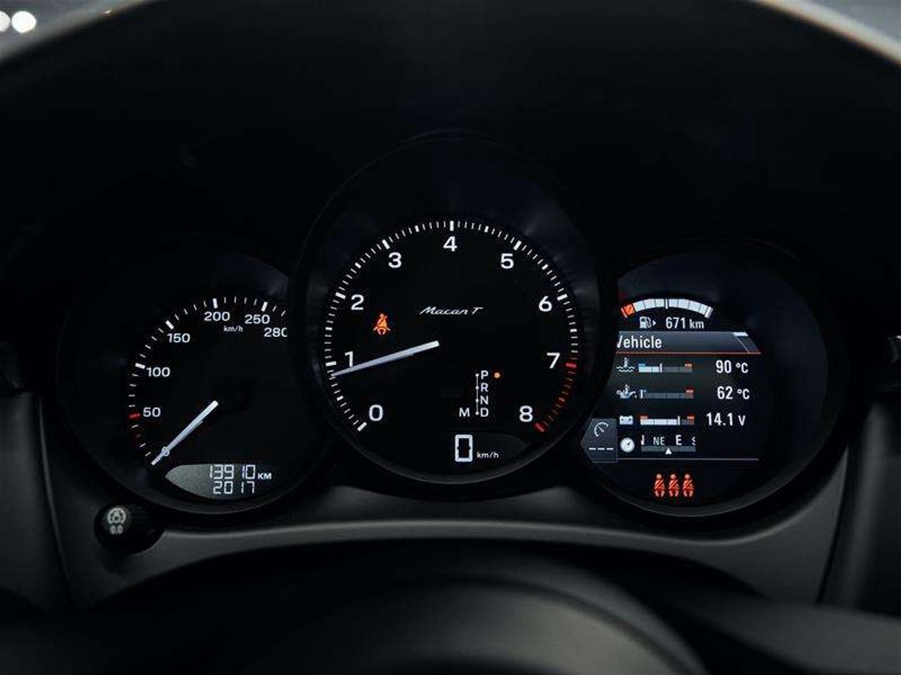 2026 Porsche Macan T AWD Photo