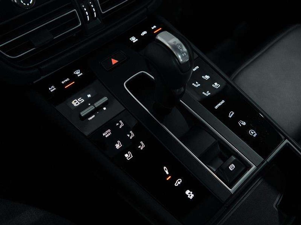 2026 Porsche Macan T AWD Photo
