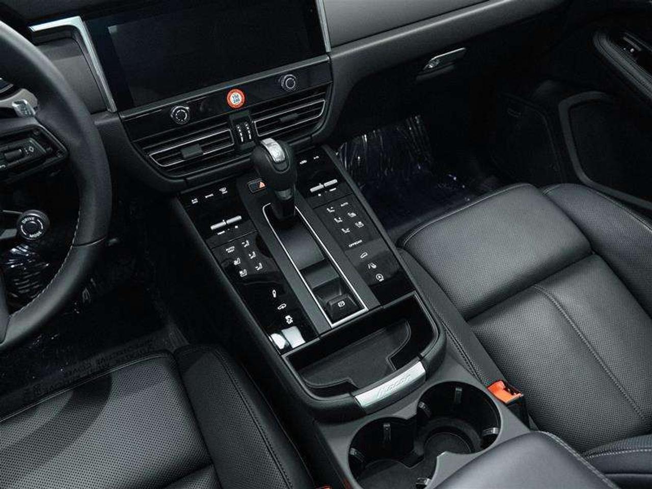 2026 Porsche Macan T AWD Photo