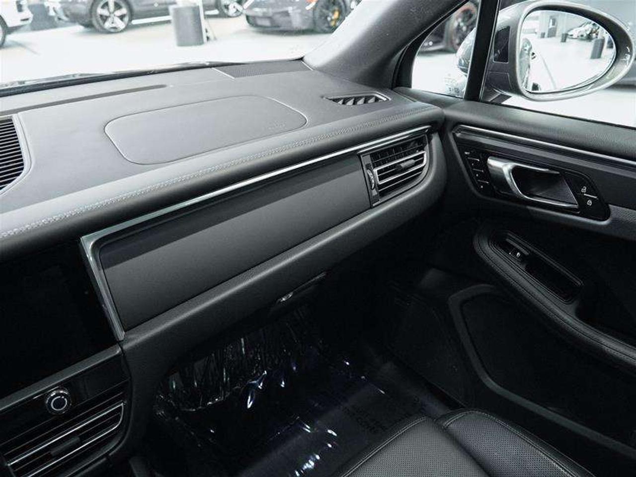2026 Porsche Macan T AWD Photo