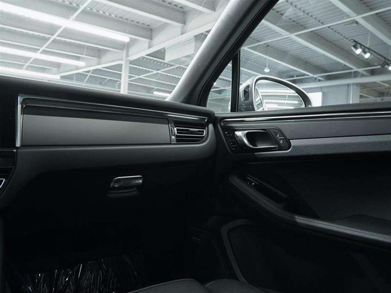 2026 Porsche Macan T AWD Photo