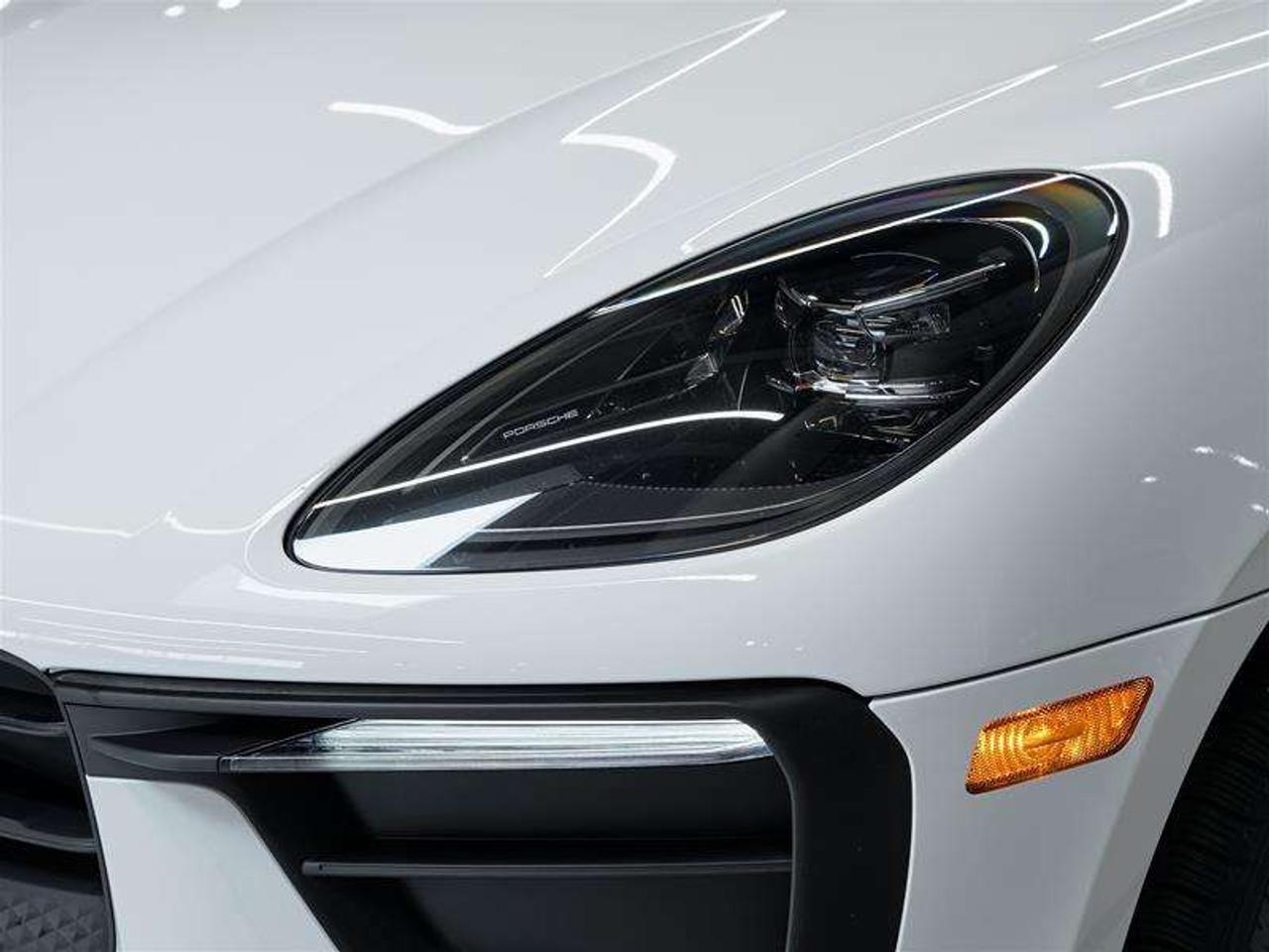 2026 Porsche Macan AWD Photo