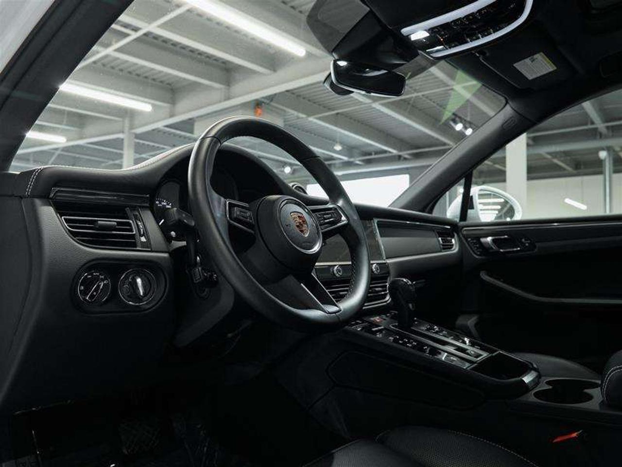 2026 Porsche Macan AWD Photo