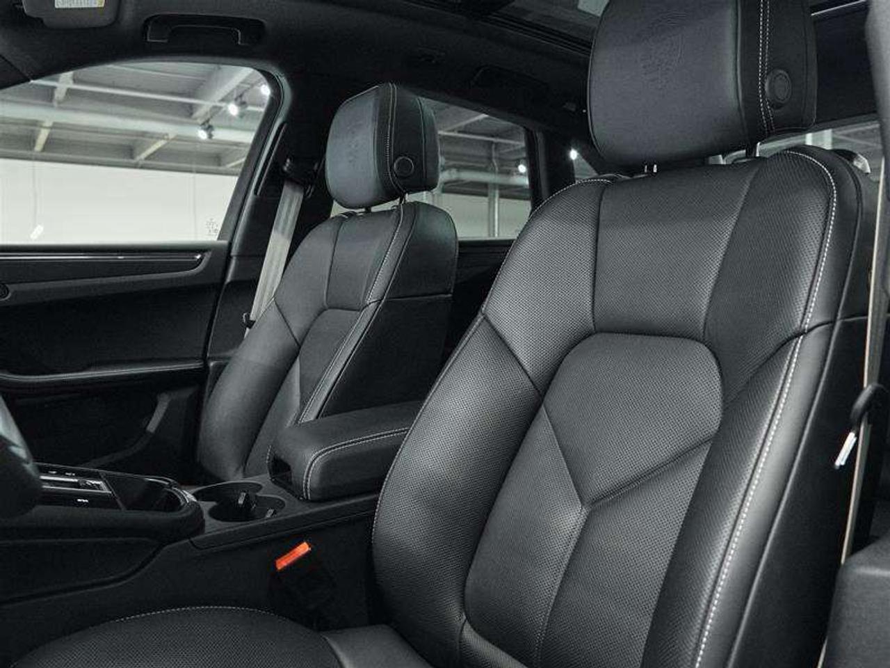 2026 Porsche Macan AWD Photo