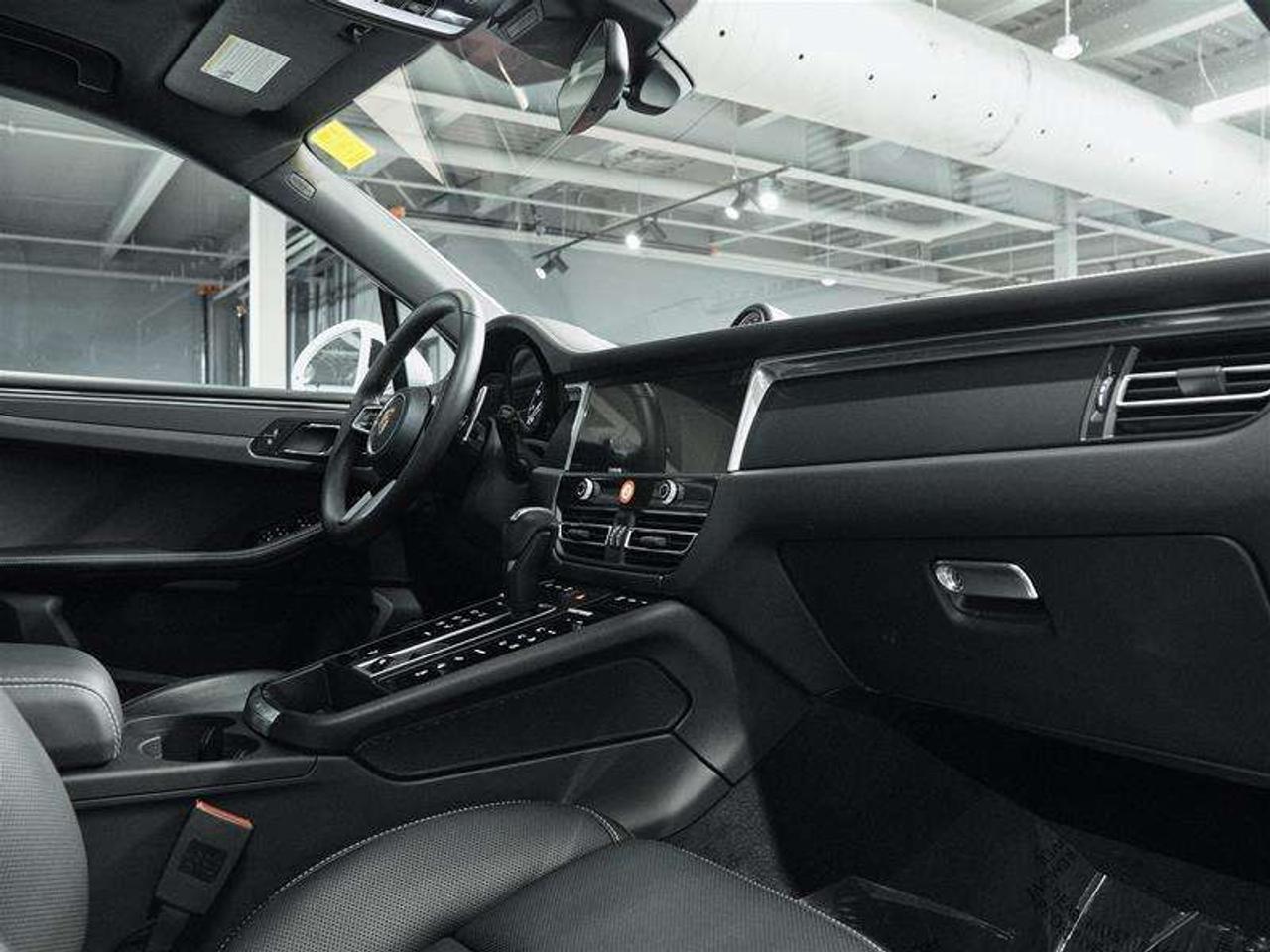 2026 Porsche Macan AWD Photo